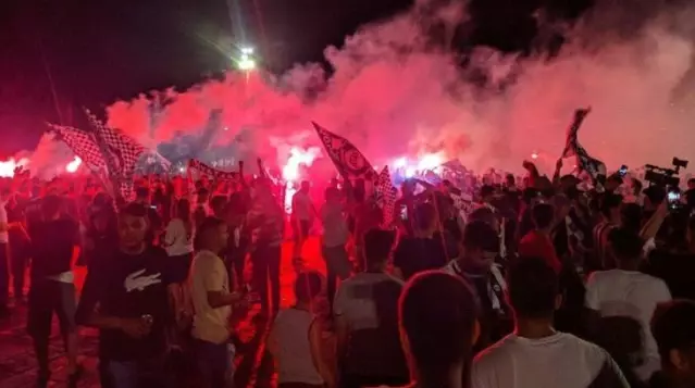 Altay Süper Lig'e çıktı, binlerce taraftar kısıtlamalara karşın meydanlarda kutlama yaptı