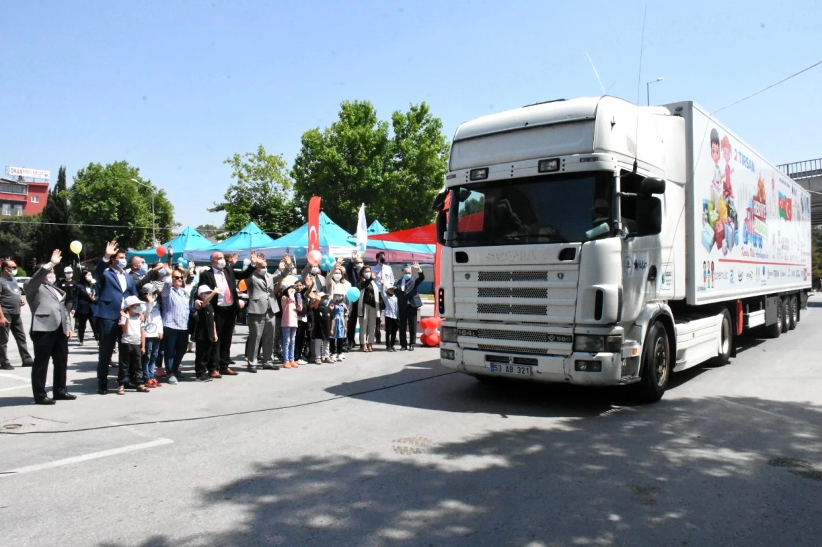 Azerbaycan hediye karavanı Balıkesir\'den uğurlandı