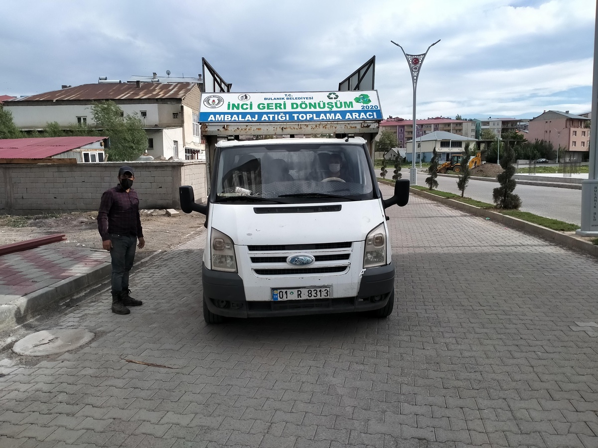 Bulanık\'ta atıklar geri dönüşümle ekonomiye kazandırılıyor
