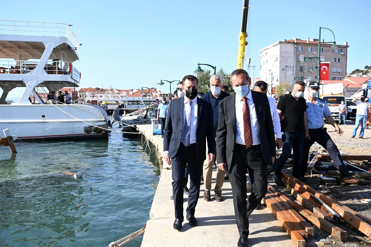 Büyükşehir, Ayvalık\'ta yaraları sarıyor