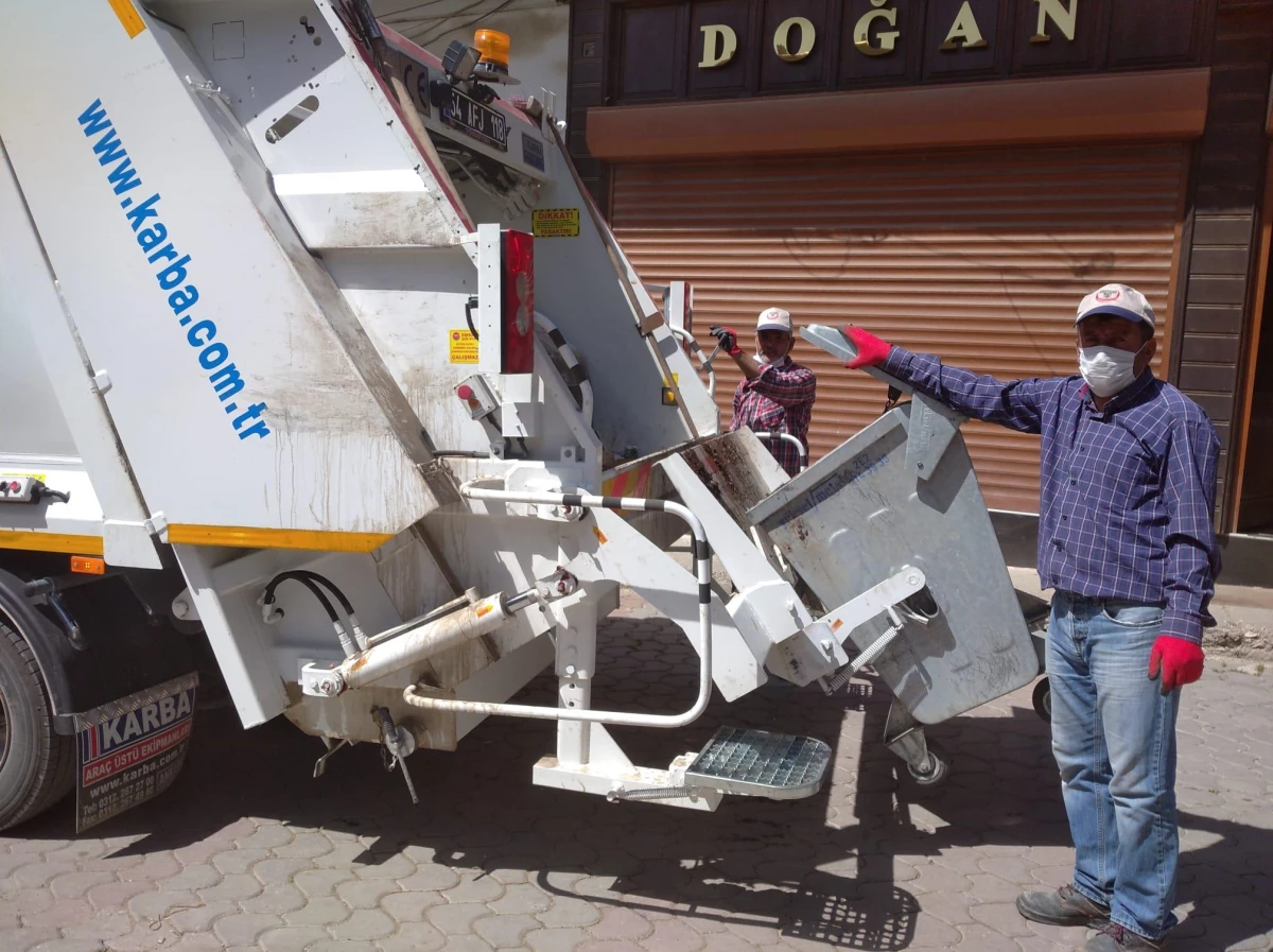 Çevre ve Şehircilik Bakanlığınca Taraklı Belediyesine çöp kamyonu hibe edildi