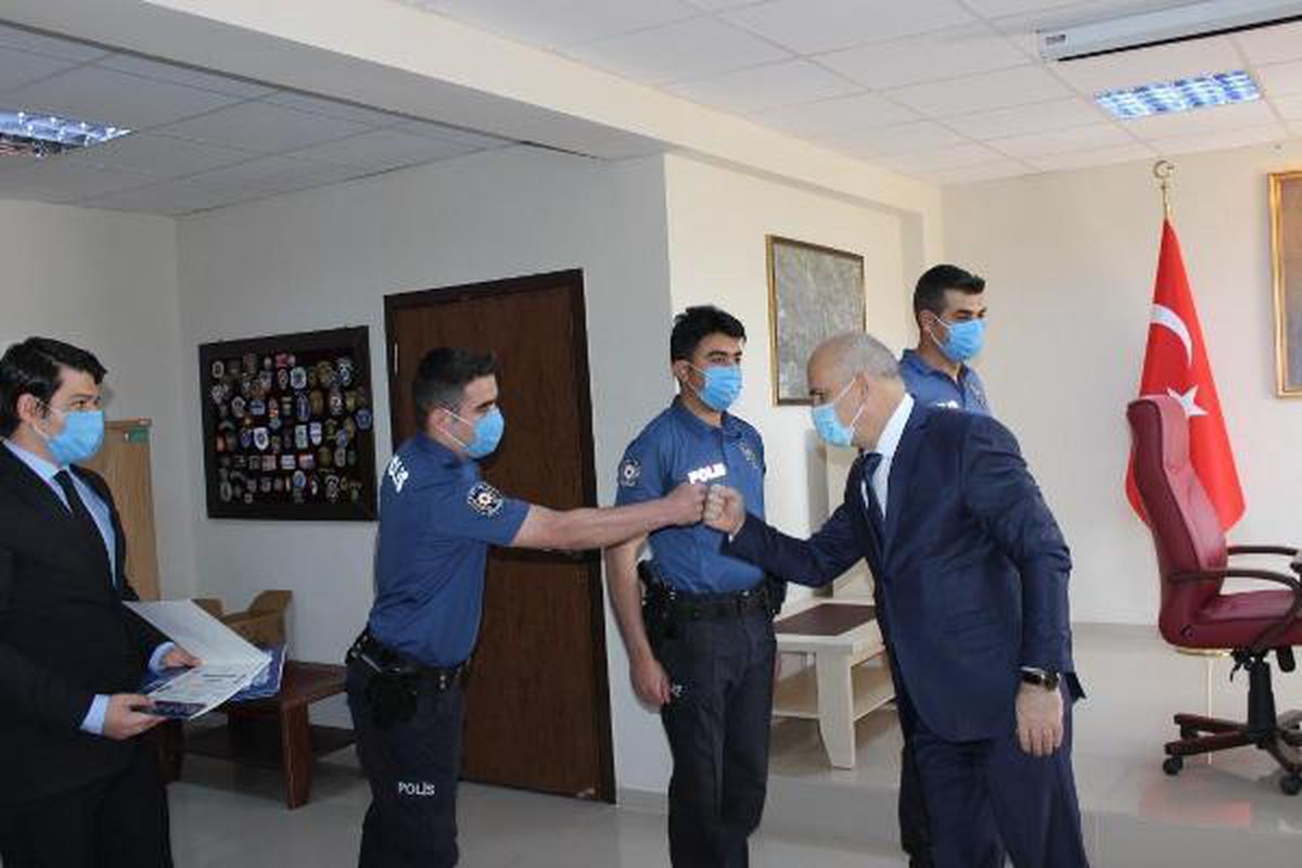 Son dakika... Cüzdanını kaybeden kadının pazar alışverişini polis memurları yaptı