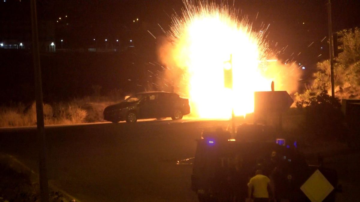 Son Dakika | Diyarbakır\'da bombalı araç paniği