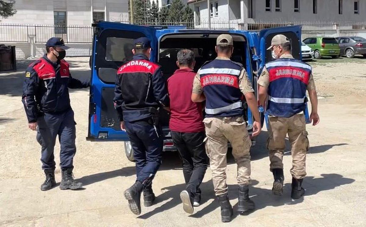Elazığ\'da FETÖ\'den 6 yıl hapis cezası alan öğretmen yakalanıp, tutuklandı