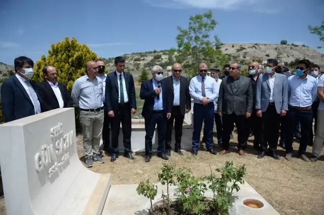 Son dakika haberi! ESKİŞEHİR - Eski Gümrük ve Tekel Bakanı Gün Sazak kabri başında anıldı