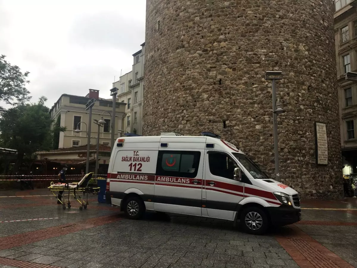 Galata Kulesi\'nin bir yanında intihar, diğer yanında evlilik teklifi