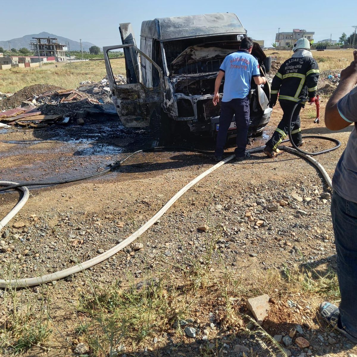Son dakika haber | Gaziantep\'te seyir halindeki kamyonette yangın çıktı