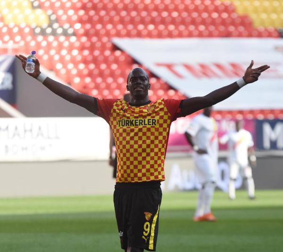 Göztepe\'de Ndiaye belirsizliği