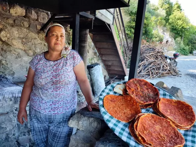 Hataylı kadınların geçim kaynağı sac ve tandır ekmeği