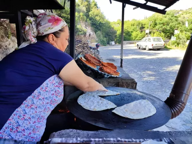 Hataylı kadınların geçim kaynağı sac ve tandır ekmeği