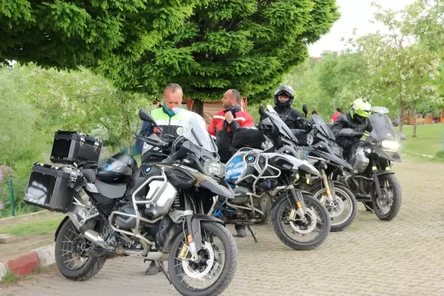 İnci kefali göçünü izlemek için motosikletleriyle kilometrelerce yol katettiler