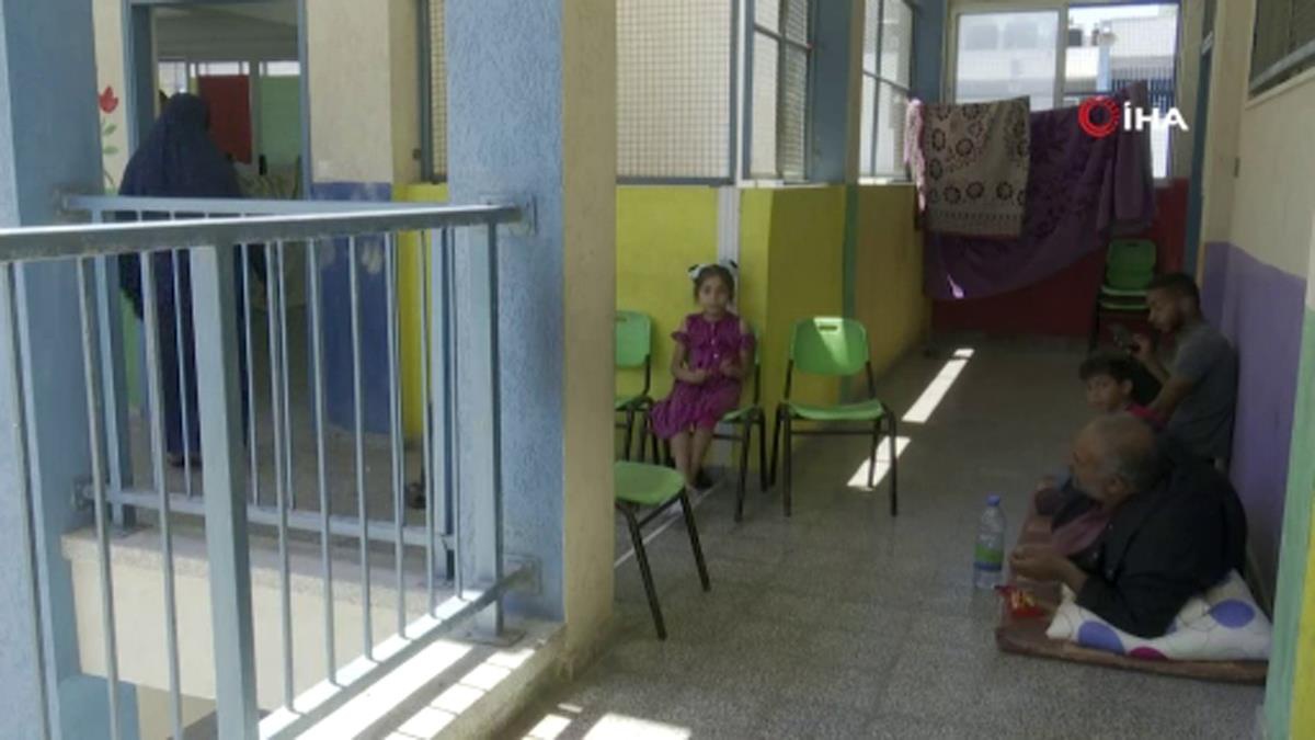 İsrail\'in saldırılarıyla yerinden ettiği Filistinli aileler Gazze\'nin yeniden imarını bekliyor
