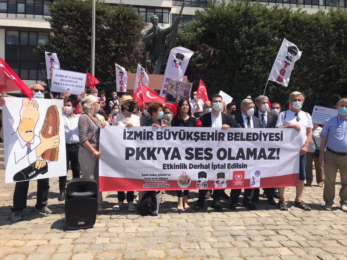 İzmir\'de, Sloven sosyolog Slovaj Zizek\'in kitap günlerine davet edilmesi protesto edildi