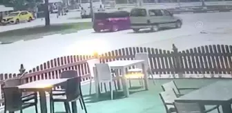 Kontrolden çıkarak kamyona çarpan motosikletin sürücüsü hayatını kaybetti