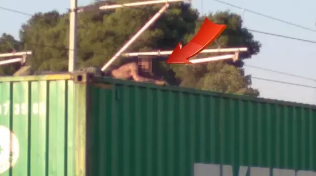 Fotoğraf aşkına çıktığı trenin üzerinde akıma kapılan 14 yaşındaki genç, yaşam mücadelesi veriyor Fotoğraf aşkına çıktığı trenin üzerinde akıma kapılan 14 yaşındaki genç, yaşam mücadelesi veriyor