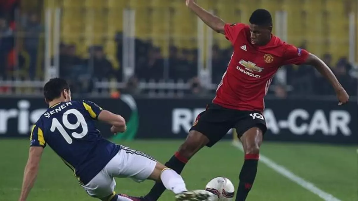 Matematik öğretmeninden Rashford\'a ırkçı saldırı! Sosyal medya İngiliz yıldız için ayağa kalktı