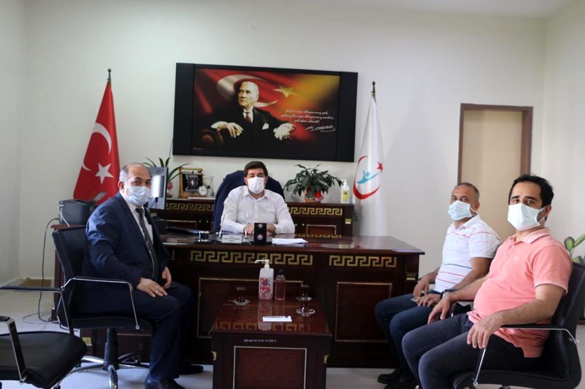 Şırnaklı iş adamı hastaneye 10 adet tekerlekli sandalye bağışladı