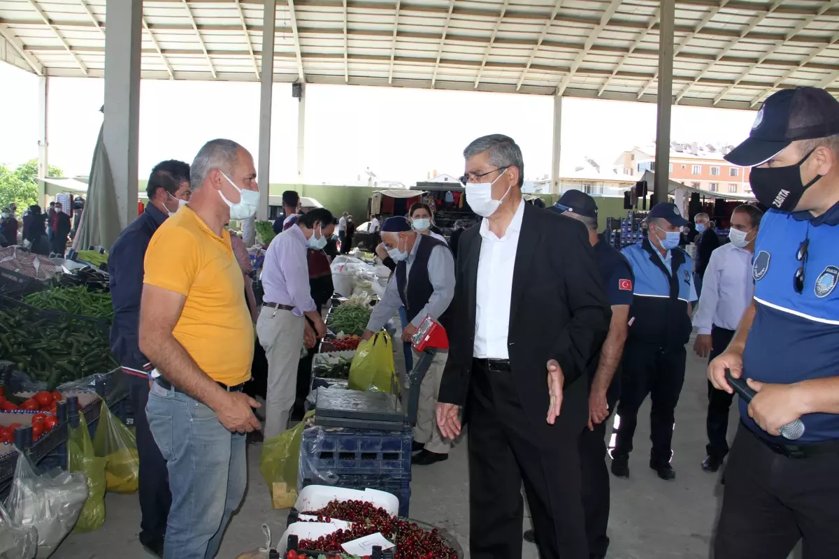 Son dakika haberleri... Suşehri Belediye Başkanı Yüksel, halk pazarında Kovid-19 tedbirlerini denetledi