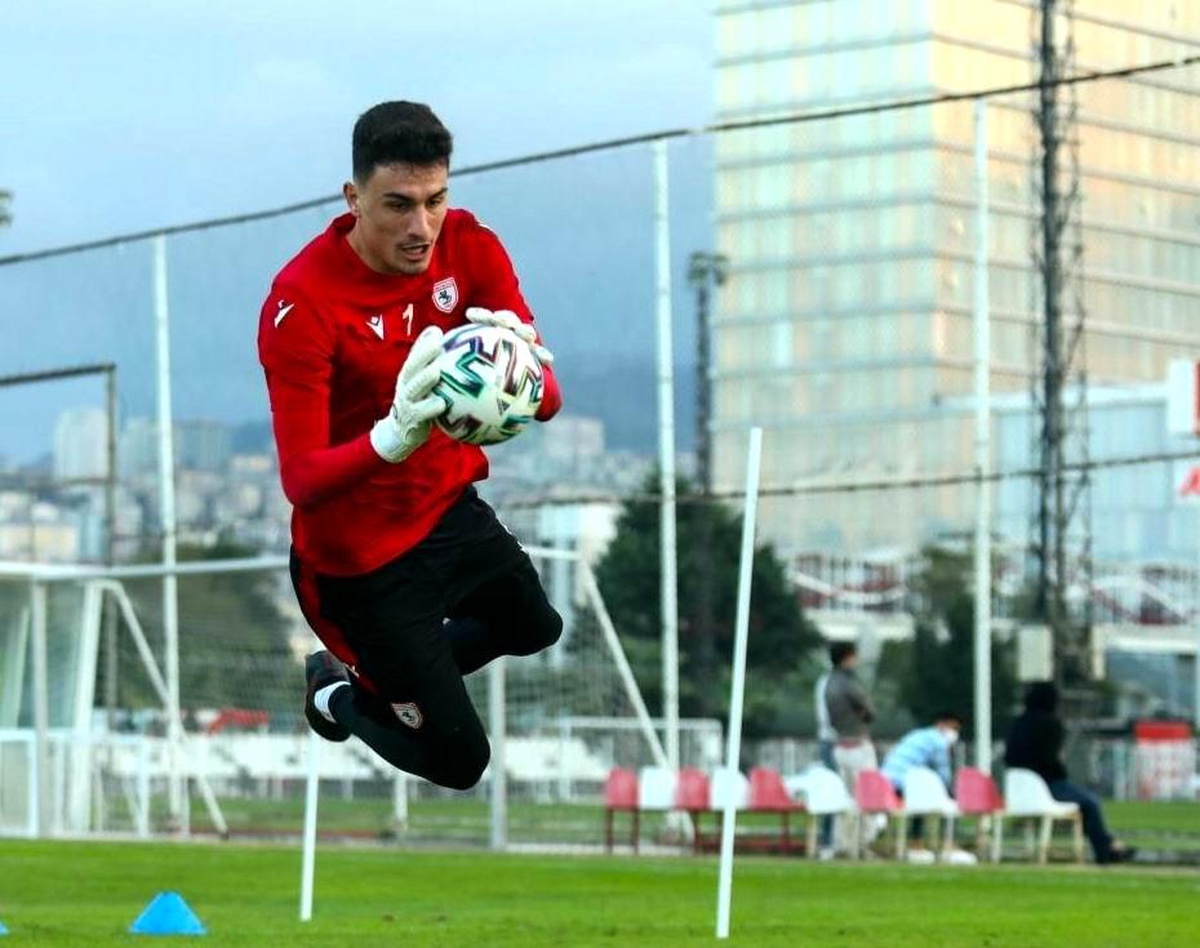 Türkiye\'nin en az gol yiyen kalecisiydi, bu sezon 33 gol yedi