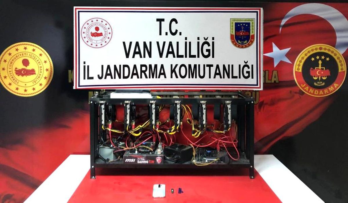 Van\'da 700 bin TL değerinde kripto para üretim cihazı ele geçirildi