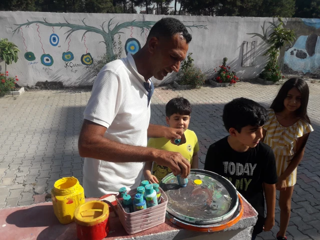 Yerel Hatay'da yaşadıkları mekanı güzelleştirmek isteyen aile, duvarlara rengarenk resimler çizdi