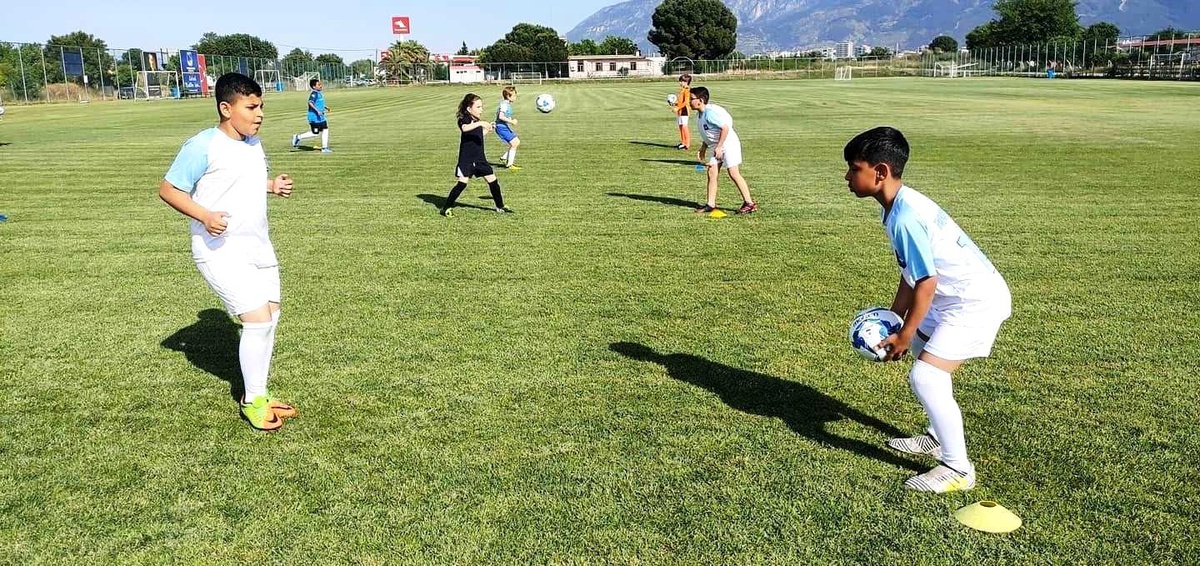 Yunusemre Belediyespor futbol altyapısı antrenmanlara başladı