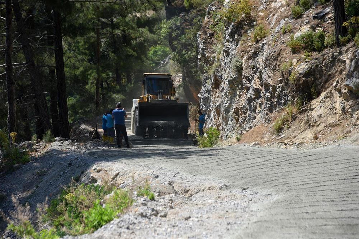 Alanya Belediyesi\'nden Süleymanlar Mahallesi beton yol çalışması
