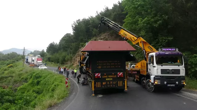 Arızalanan tır nedeniyle Çanakkale-İzmir yolu trafiğe kapandı