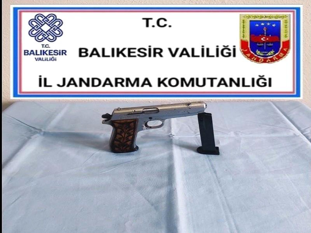 Son dakika haber! Balıkesir\'de jandarma 10 aranan şahsı yakaladı