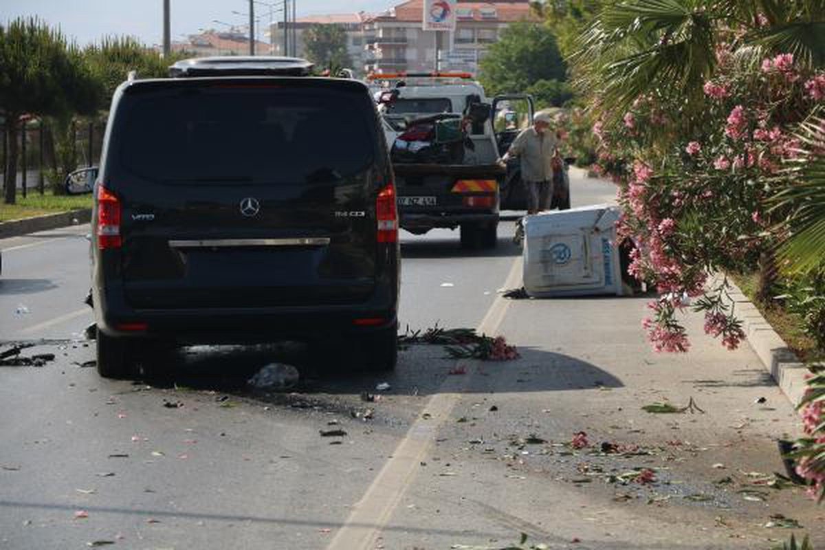 Bisikletiyle yolun karşısına geçmeye çalışan İsveçli, minibüsün çarpmasıyla öldü