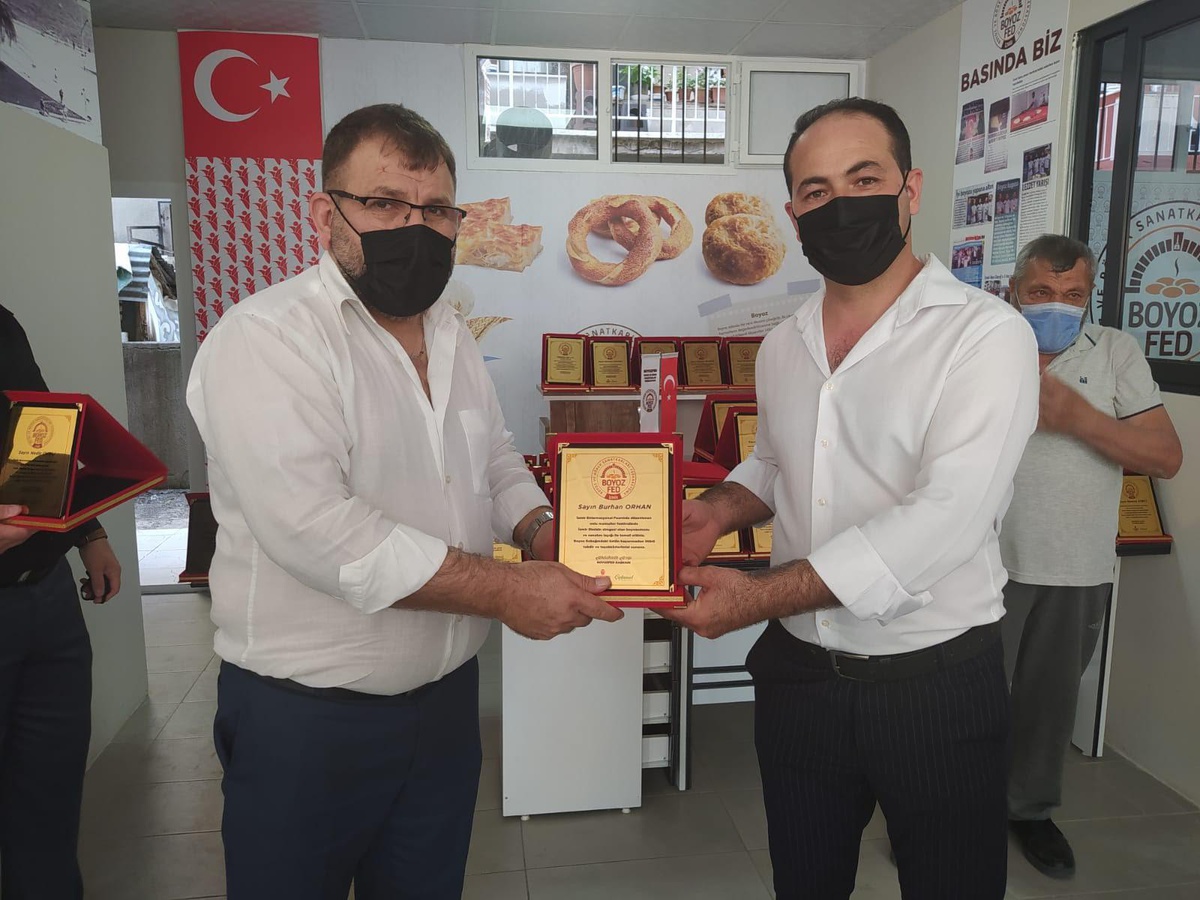 Boyoz Sokağı plaketleri pandemi nedeniyle 1,5 yıl sonra verildi