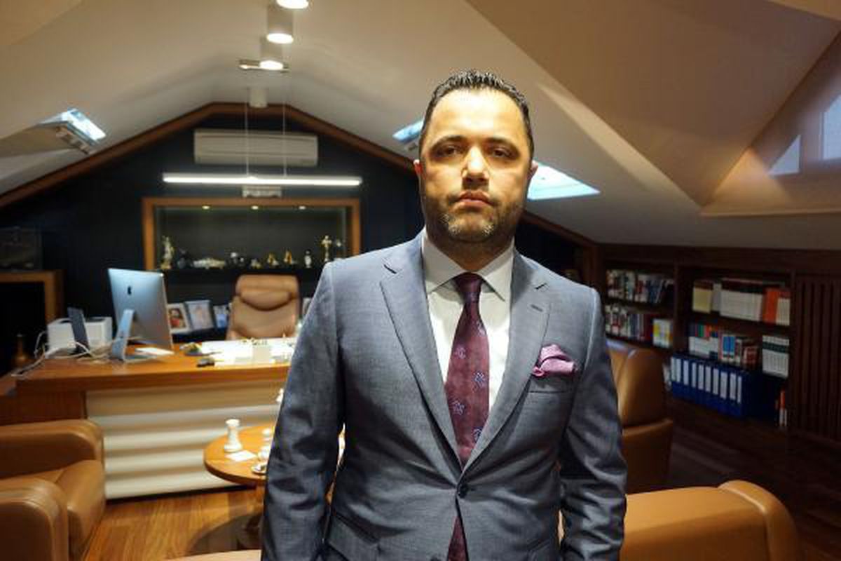 Burak Elmas\'ın listesinde dikkat çeken isim; Rezan Epözdemir