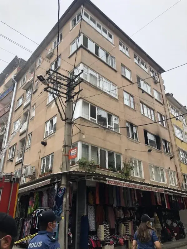 Son dakika haberi... Bursa'da ev yangını; 1'i çocuk 4 kişi dumandan etkilendi