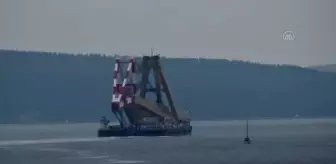 ÇANAKKALE - '1915 Çanakkale Köprüsü'nün tabliye montajı çalışmasında kullanılacak vinç gemisi Çanakkale'ye geldi