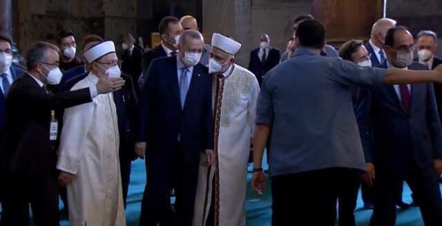 Cumhurbaşkanı Erdoğan, Ayasofya Camii'nde Kuran'ı Kerim okudu