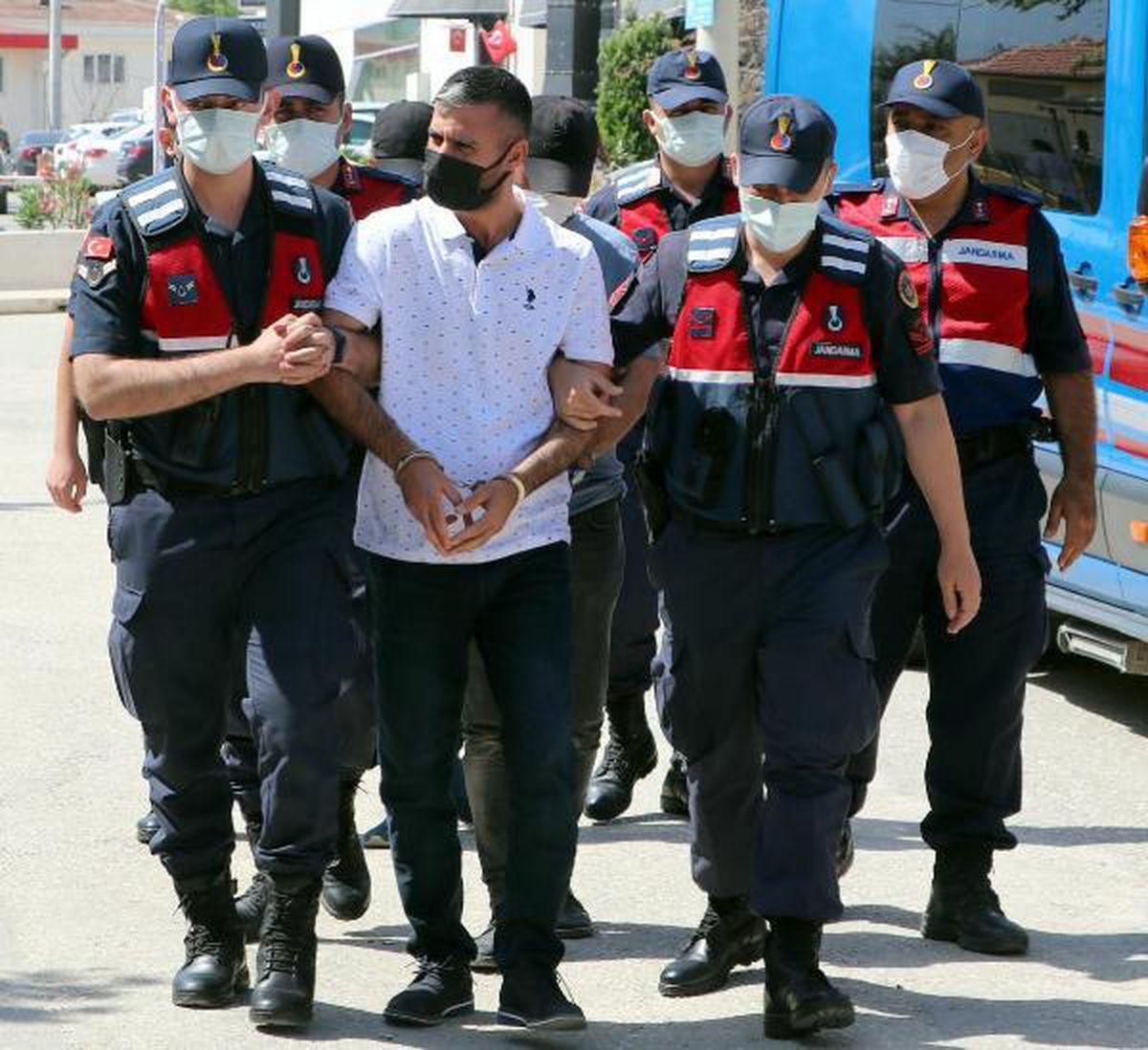 Son dakika haberleri! Dolandırıldığını, jandarma düğün takılarını getirince anladı (2)