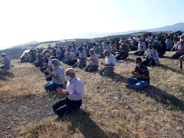 Eller semaya rahmet için açıldı