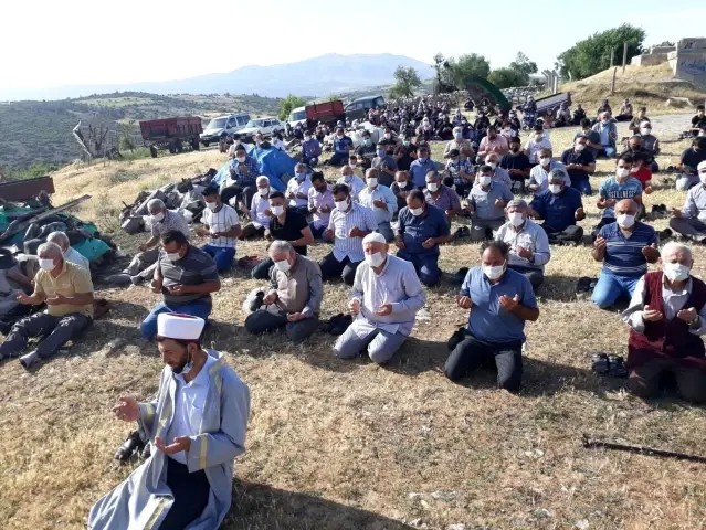 Eller semaya rahmet için açıldı