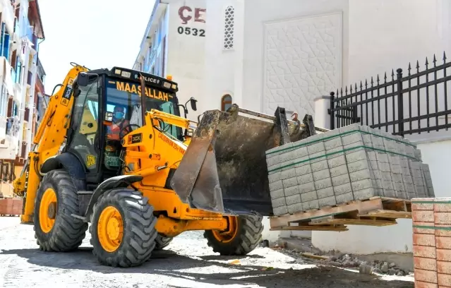 Esenyurt'un yolları yenilenmeye devam ediyor