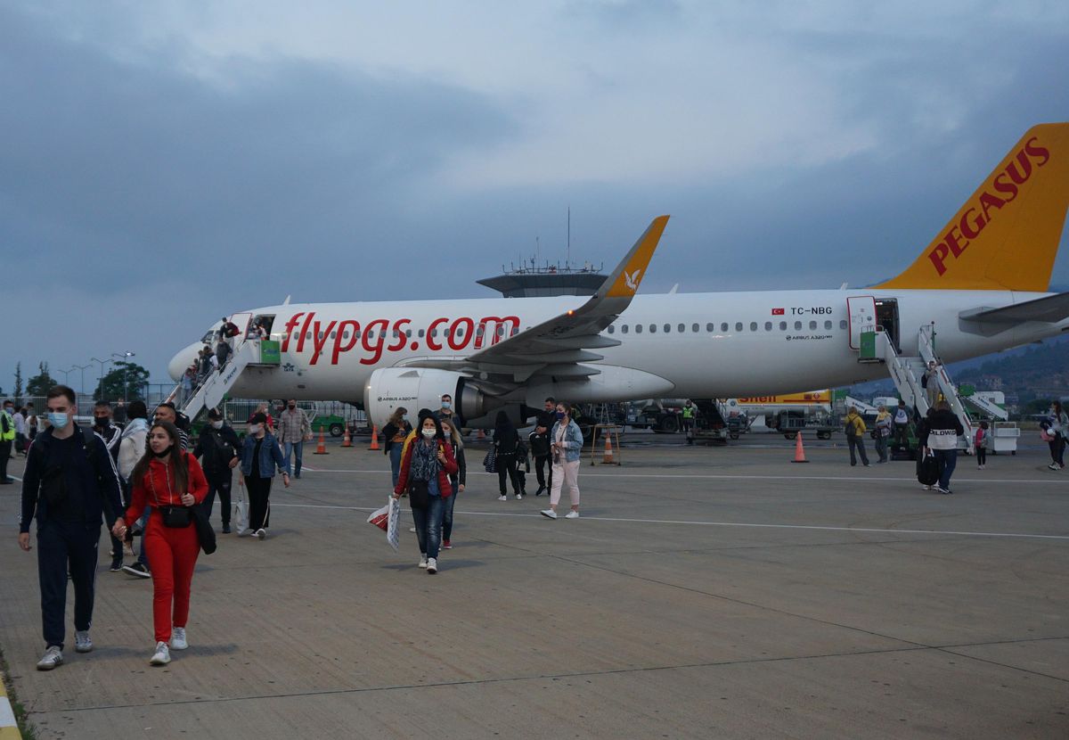 Gazipaşa-Alanya Havalimanı, Pegasus\'un Kiev\'den gelen ilk uçuşunu karşıladı