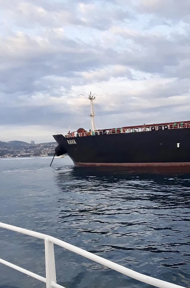İstanbul Boğazı'nda makine arızası nedeniyle sürüklenen tankere müdahale edildi
