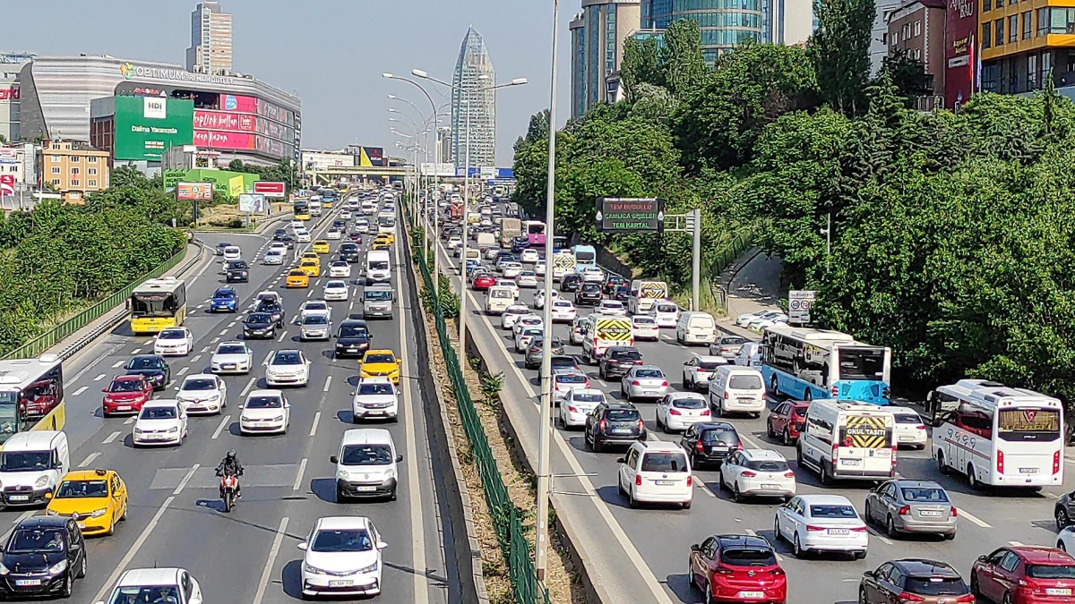 İstanbul\'da kısıtlama öncesinde trafik yoğunluğu arttı