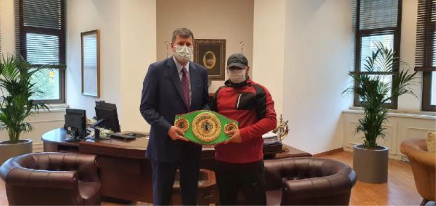 Kadıköy Belediye Başkanı Odabaşı\'ndan altın kemerli boksör Avcı\'ya tebrik