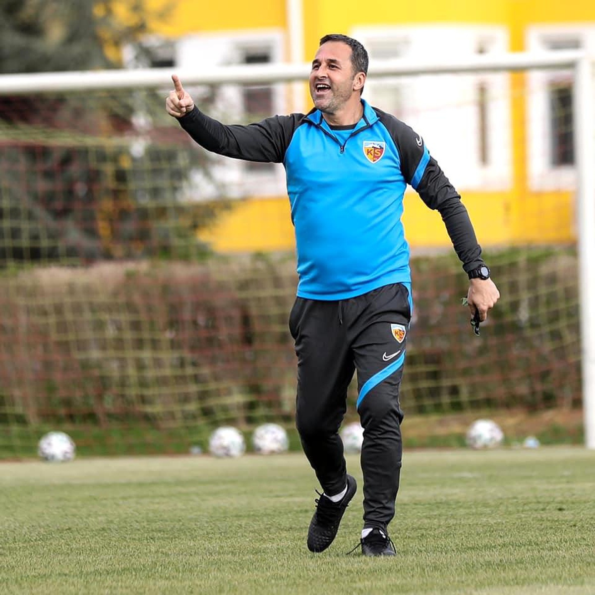 Kayserispor Sportif Direktörü Ali Naibi geldi