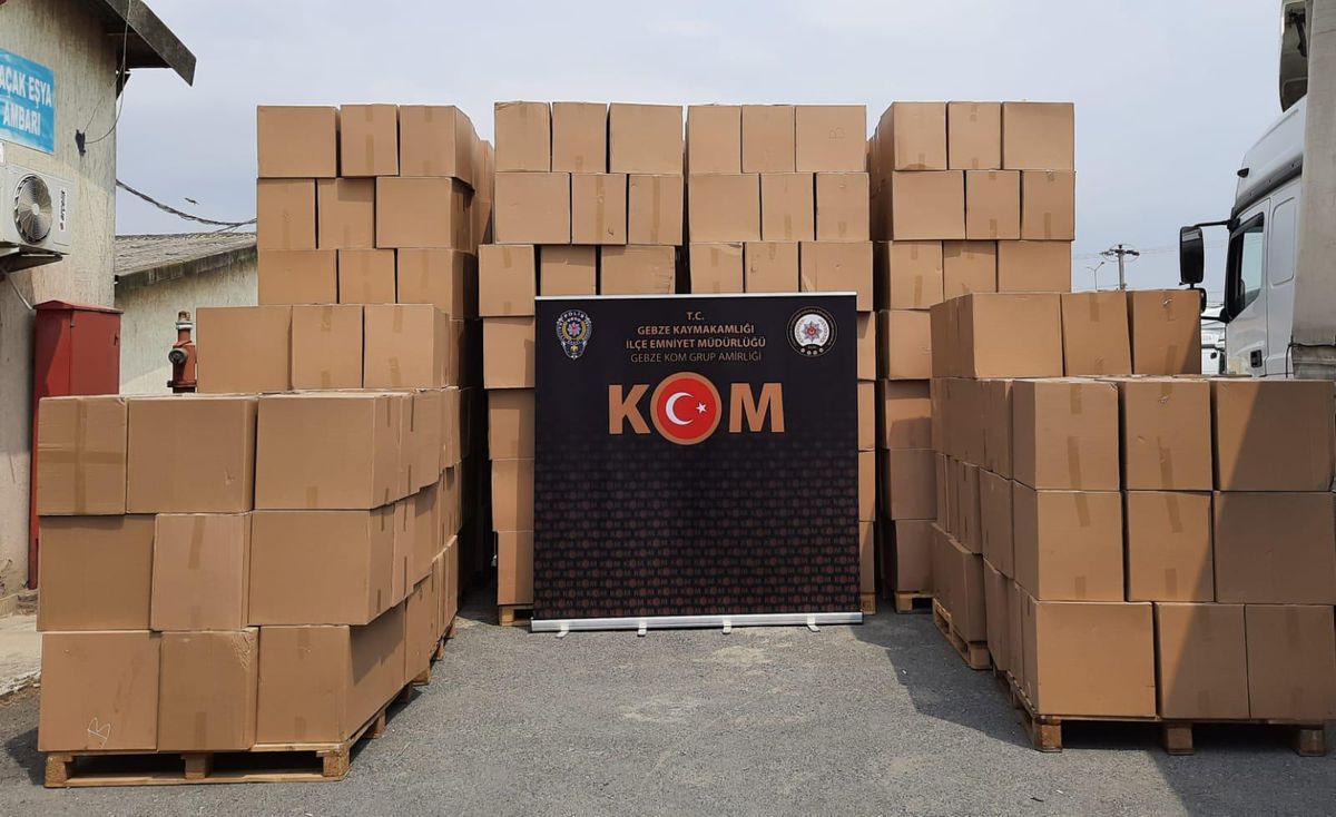 Kocaeli\'de gümrük kaçağı 6 milyon 328 bin makaron ele geçirildi