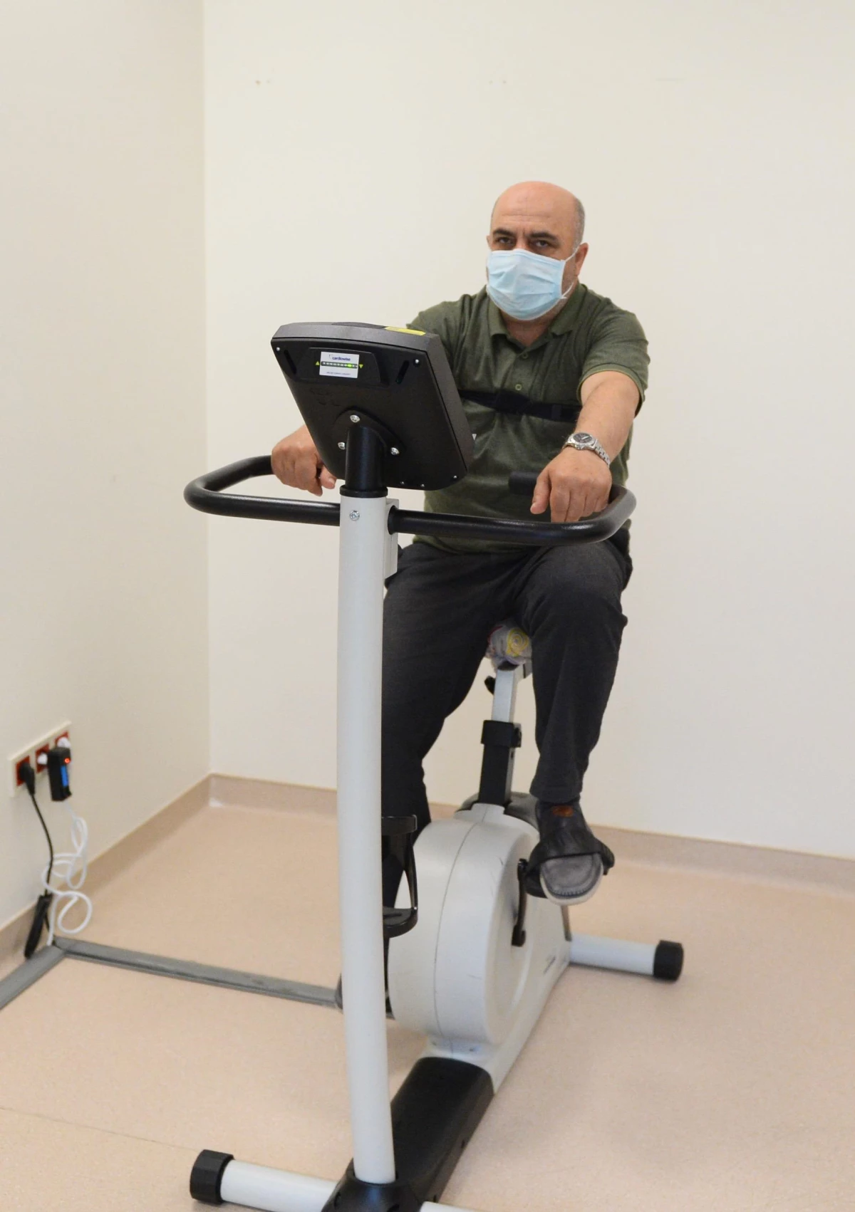 Kovid-19\'u yenen hastaların akciğer ve fiziksel kapasiteleri antrenmanlarla güçlendiriliyor