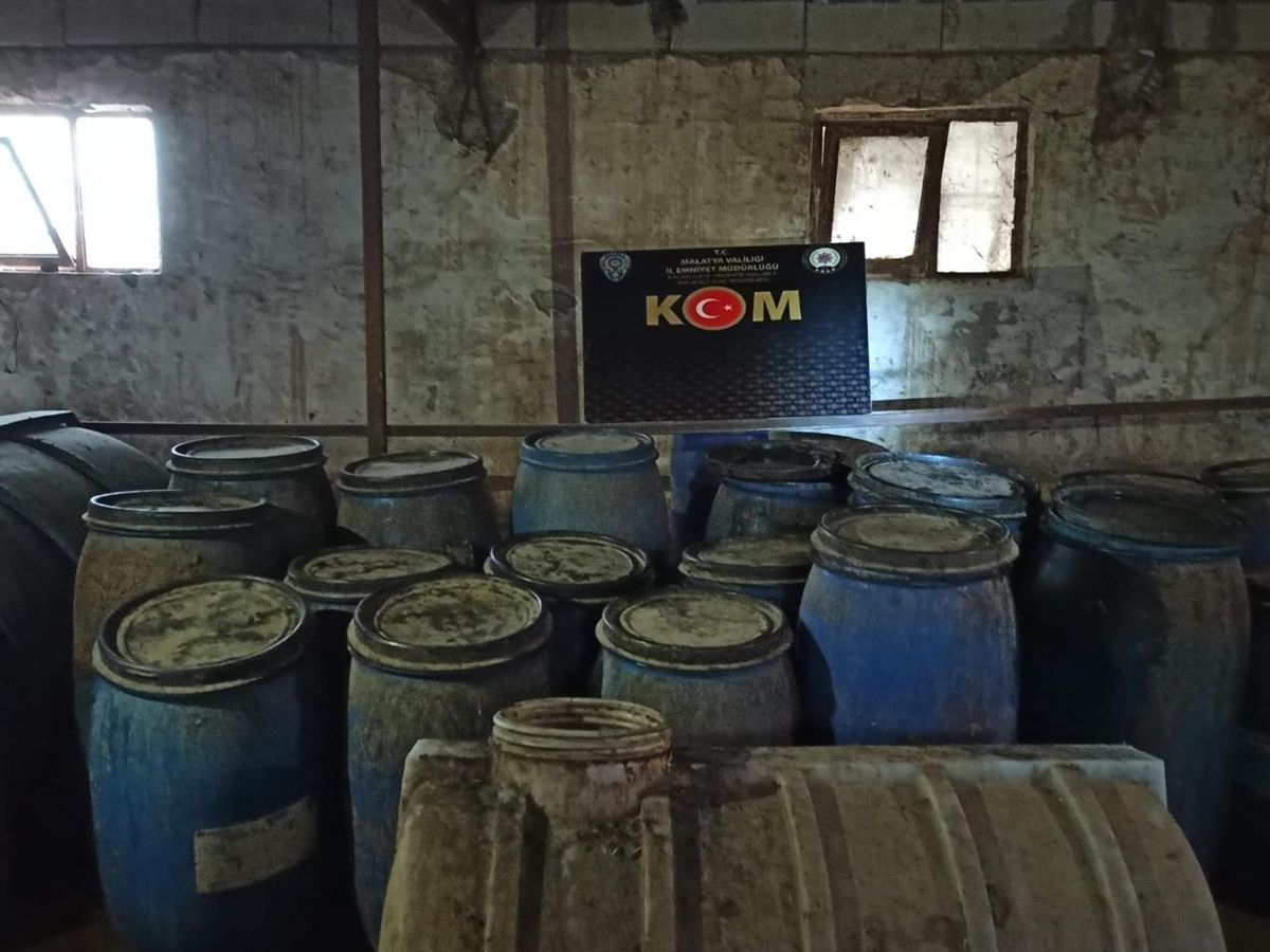 Malatya\'da 3 bin 688 litre sahte içki ele geçirildi