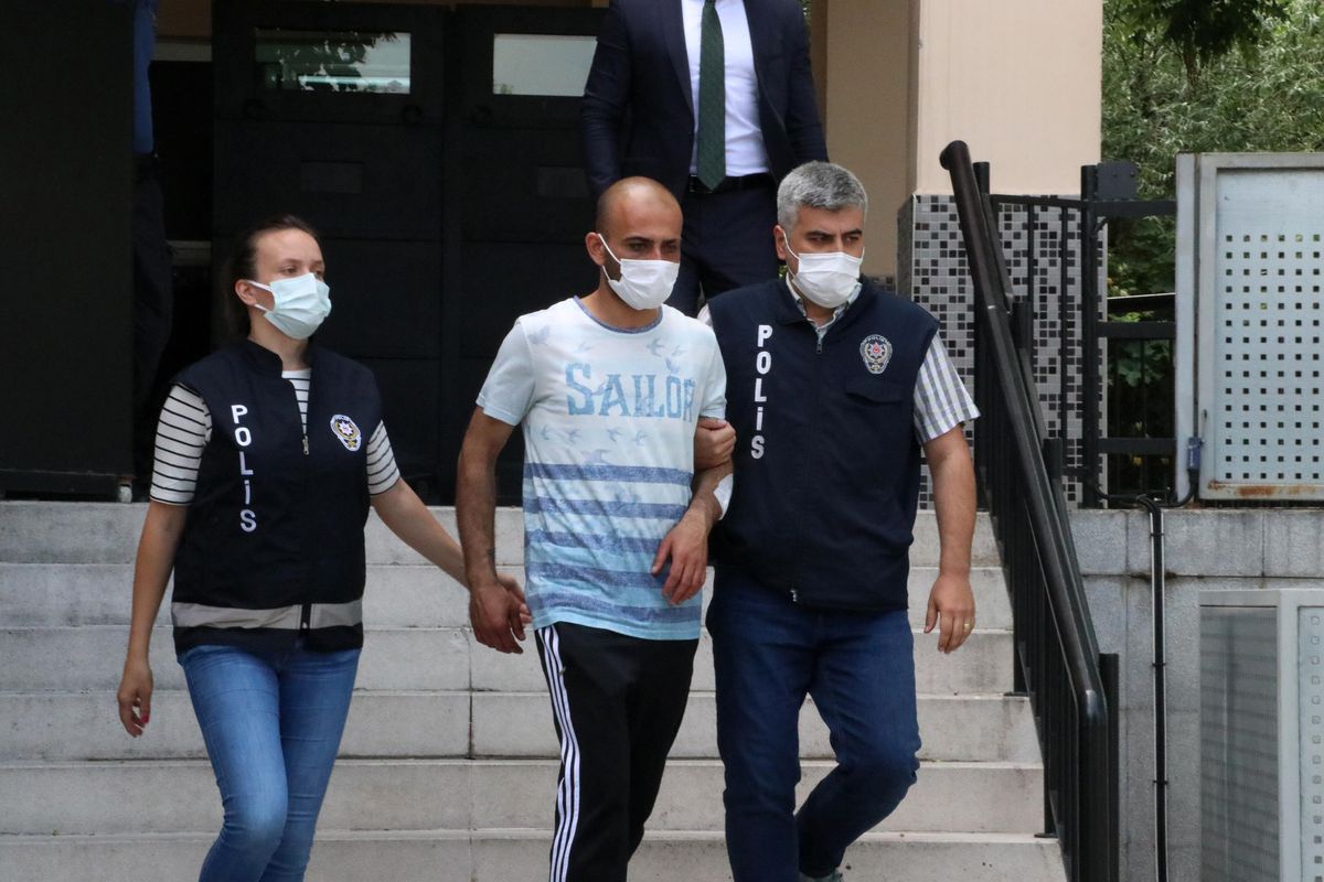 Son dakika haber... Manisa\'da boşandığı eşini sokak ortasında darbeden kişi hakkında adli kontrol kararı