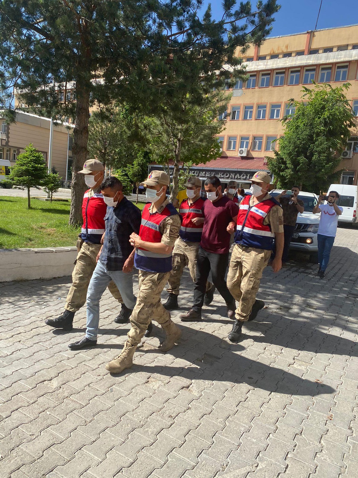 Muş\'ta uyuşturucu operasyonlarında gözaltına alınan 16 kişiden 3\'ü tutuklandı