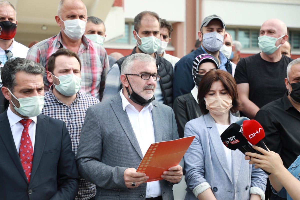 Rize\'de bazı sivil toplum örgütleri ve üreticiler ÇAYKUR\'a destek açıklaması yaptı